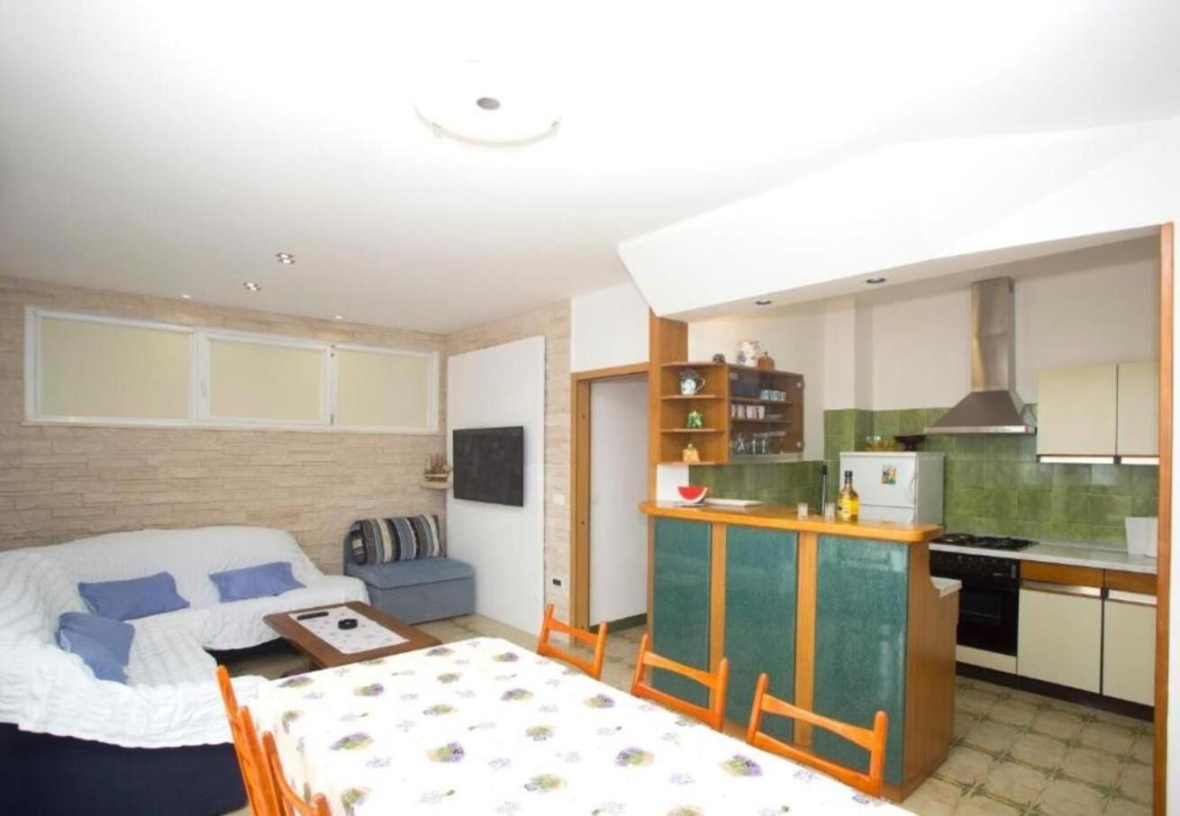 Apartments Damir - 80 M From Beach Postira Zewnętrze zdjęcie