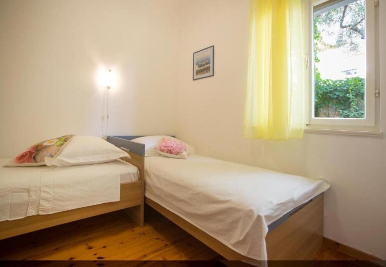 Apartments Damir - 80 M From Beach Postira Zewnętrze zdjęcie