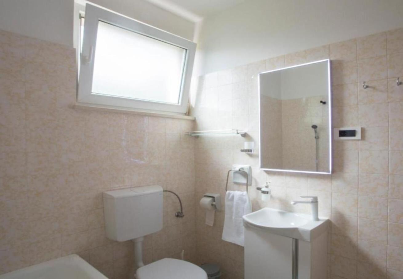 Apartments Damir - 80 M From Beach Postira Zewnętrze zdjęcie