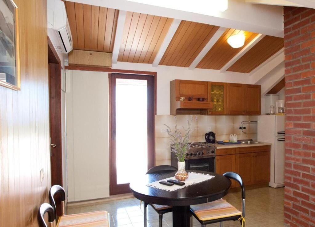 Apartments Damir - 80 M From Beach Postira Zewnętrze zdjęcie