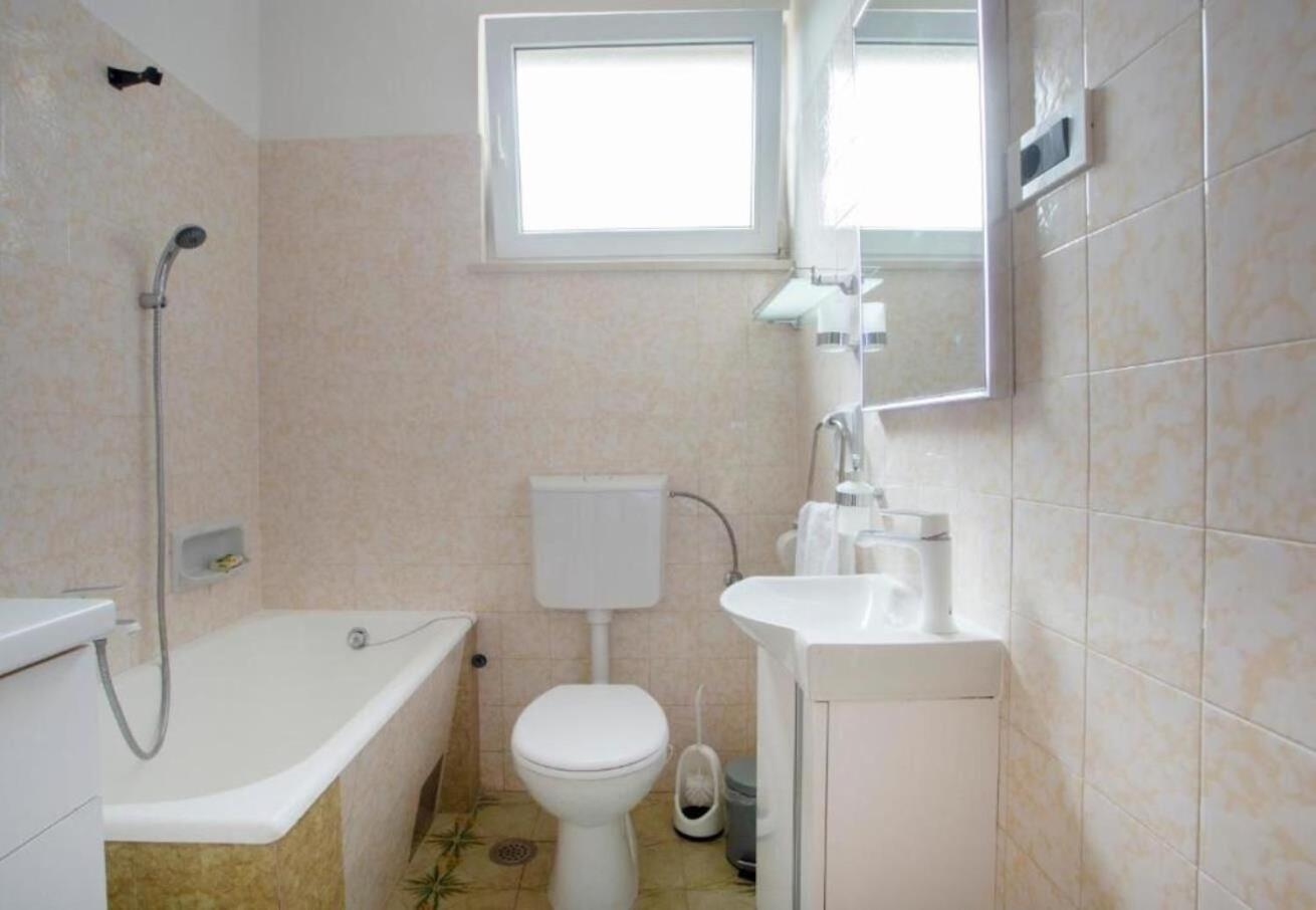 Apartments Damir - 80 M From Beach Postira Zewnętrze zdjęcie