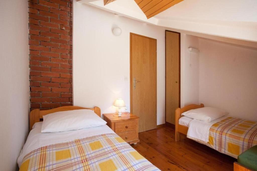 Apartments Damir - 80 M From Beach Postira Zewnętrze zdjęcie