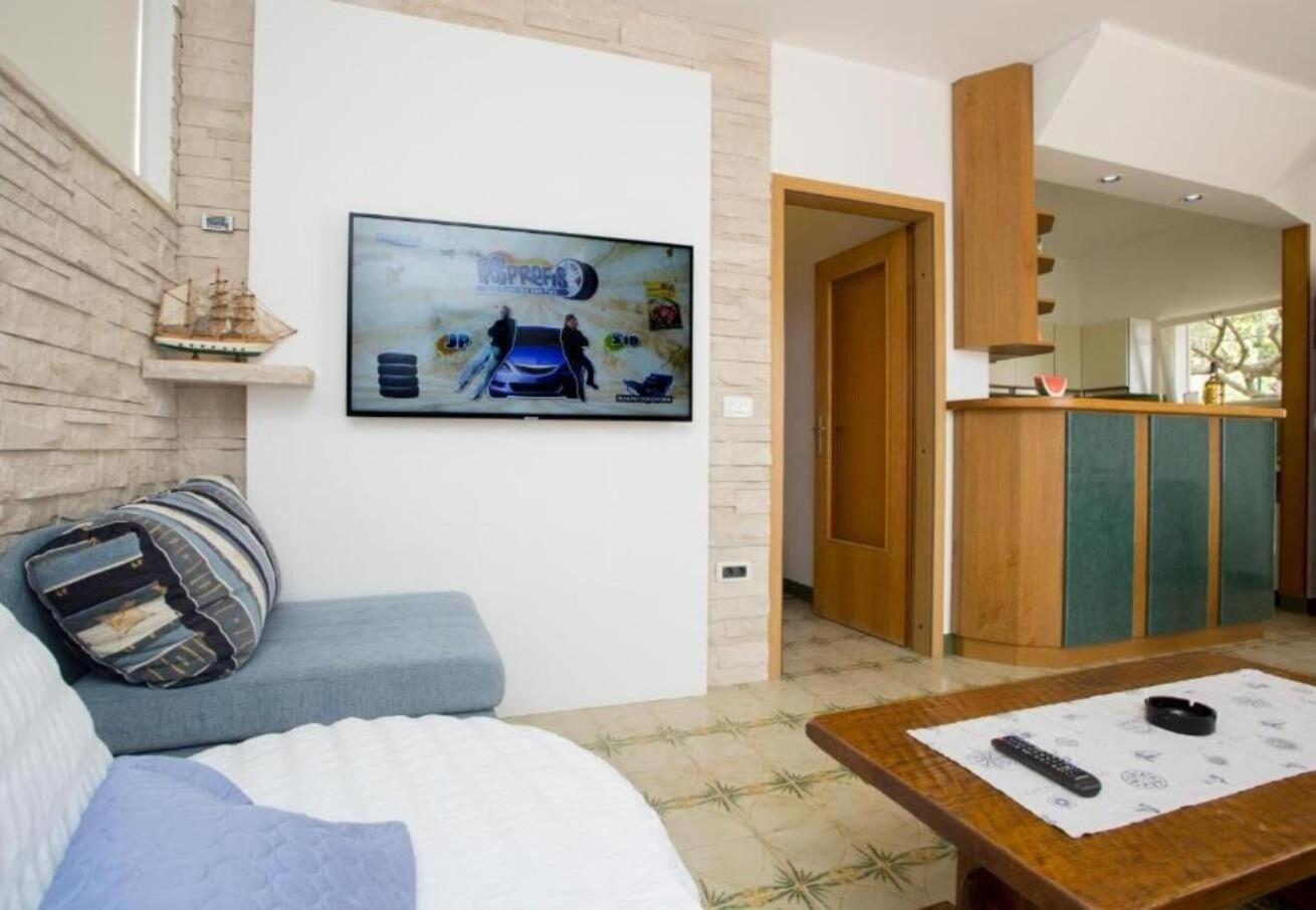 Apartments Damir - 80 M From Beach Postira Zewnętrze zdjęcie