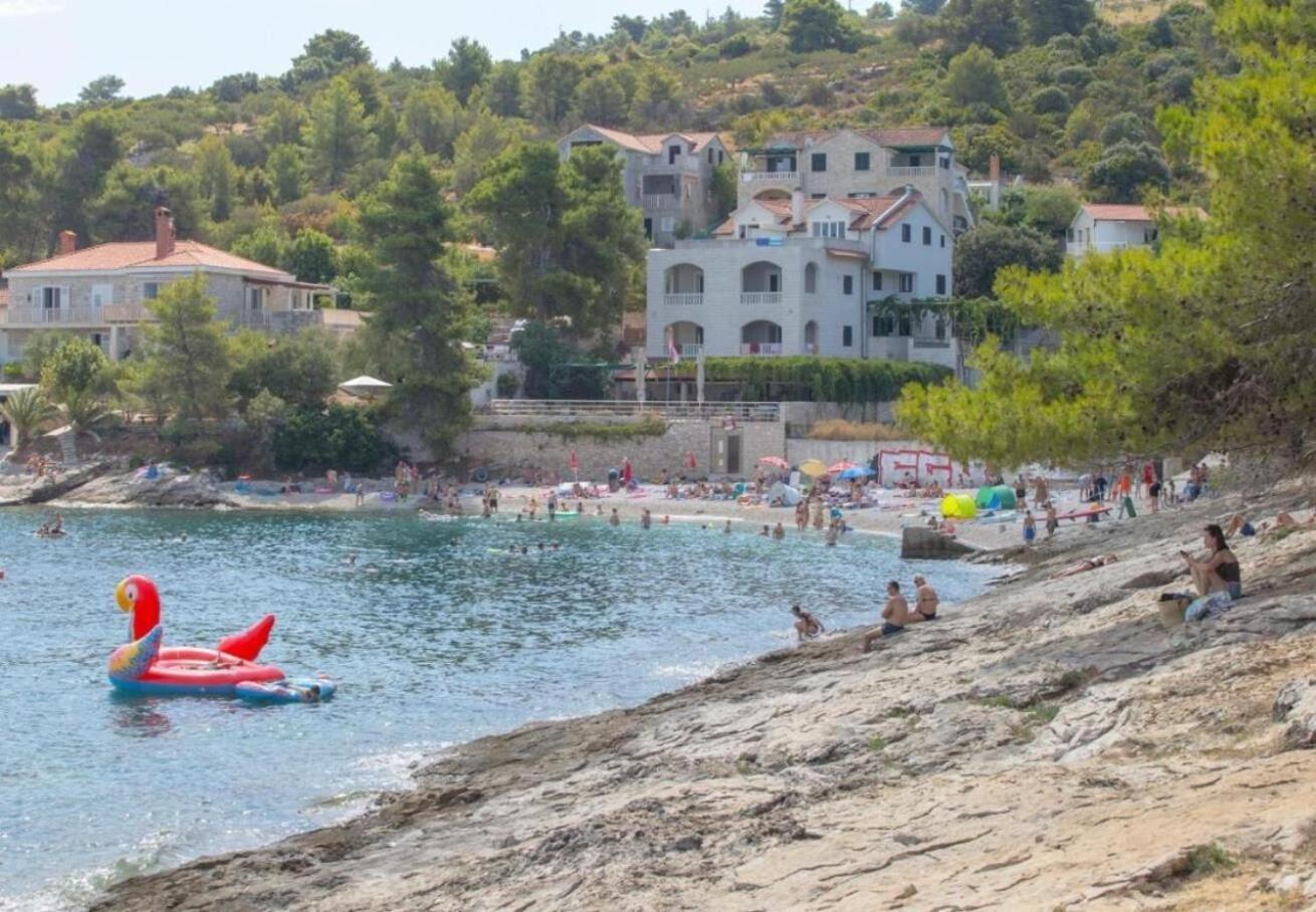 Apartments Damir - 80 M From Beach Postira Zewnętrze zdjęcie